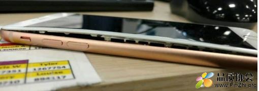 苹果手机iPhone 8电池膨胀：很可能是制造缺陷导致